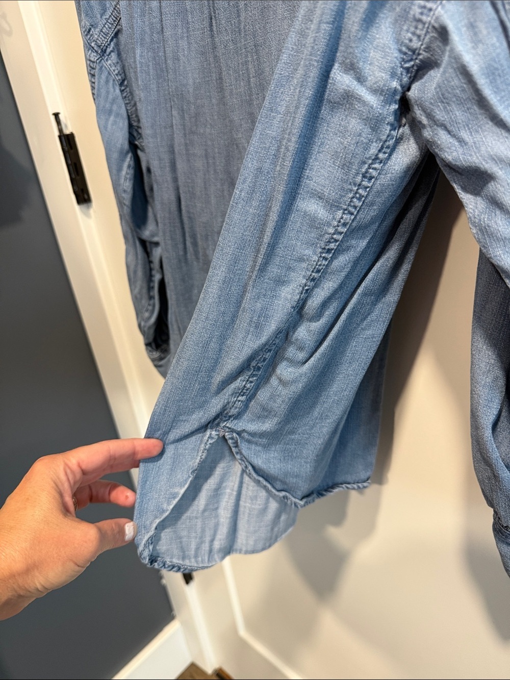 Banana Republic Chambray Shirt Medium - Picture 5 of 9